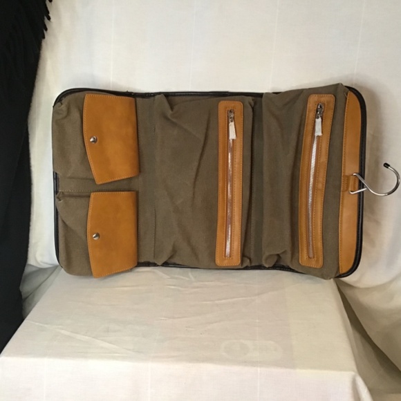 Vitelli Leather Toiletry Bag for Men - Water Resistant, Made in Italy. - Picture 8 of 11